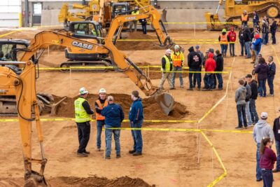 evento sobre ingenieros y excavadoras