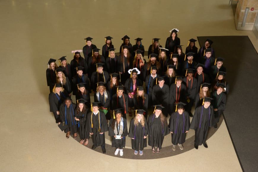 Foto de estudiantes graduados